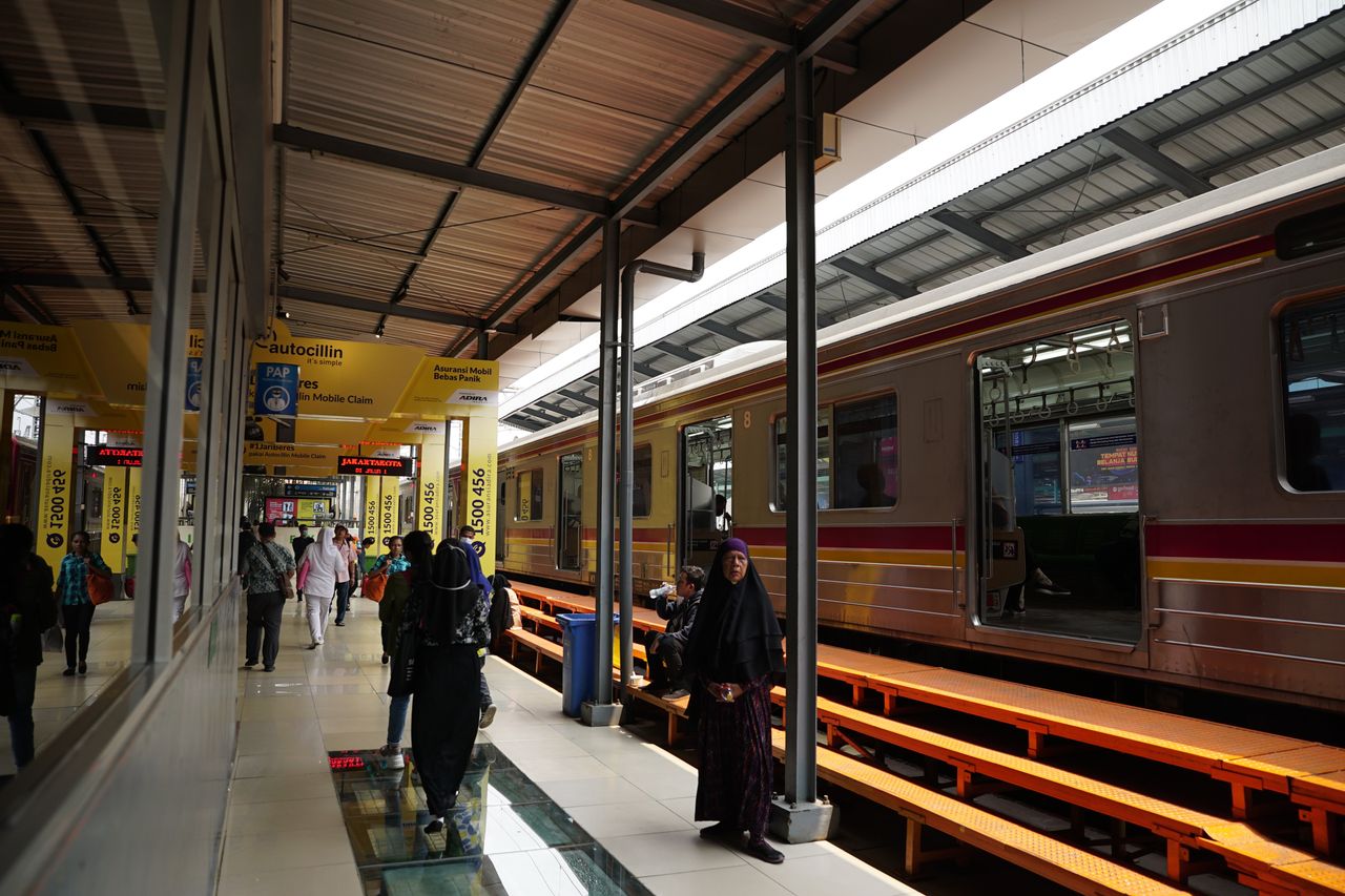 Starting Tomorrow, The KRL To Jakarta Kota Will Only Reach Manggarai Station