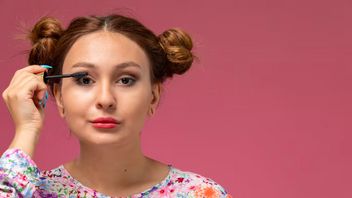 自然的阿利斯趋势,被视为面部化妆,以表达自己的象征