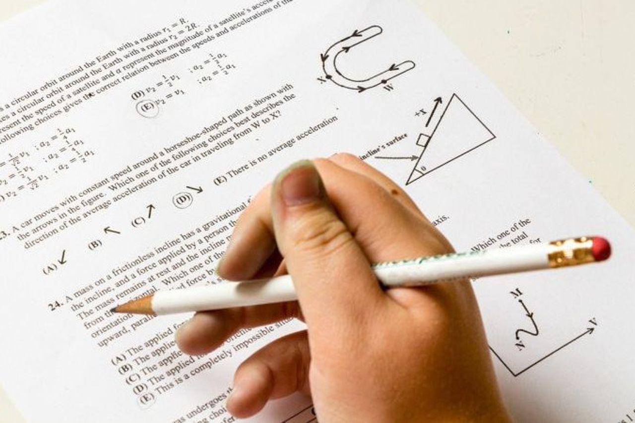 中国は高等教育入学試験で不正チェックAIを使用
