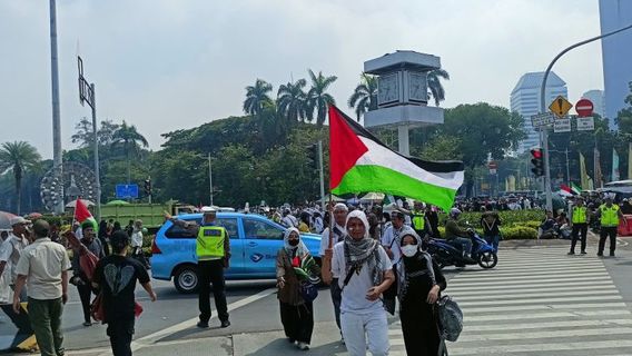 Masses Of Kubro 212 Munajat At Monas Start Leaving Location