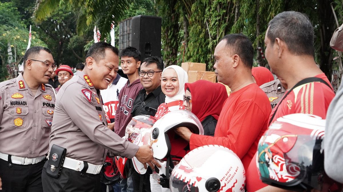 Dans le contexte de célébration du 79e anniversaire de l’Indonésie, la police de Riau participe au concours de conception du casque rouge et blanc