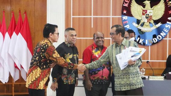 Papuan People's Assembly Presents Input From Cultural Decisions To Coordinating Minister For Political, Legal And Security Affairs