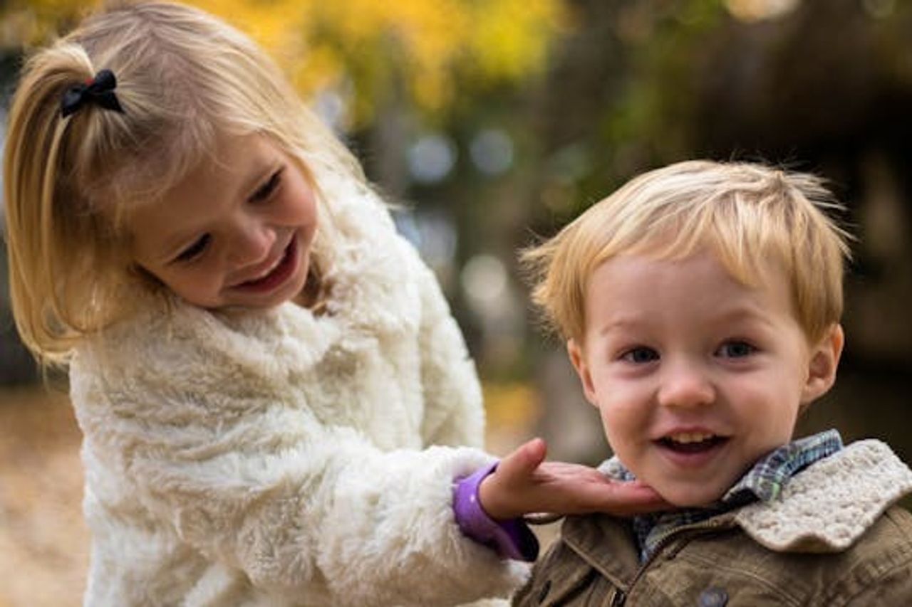 6 choses que les parents peuvent faire pour aider leurs enfants à obtenir des amis