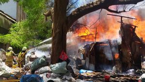 Lapak Barang Bekas di Kedoya Terbakar, 15 Unit Damkar Diturunkan