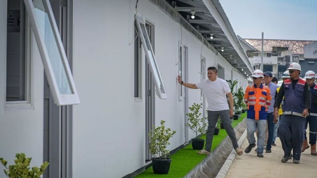    Seskab Teddy dan Dirut KAI Tinjau Pembangunan Hunian Warga Pinggir Rel Senen