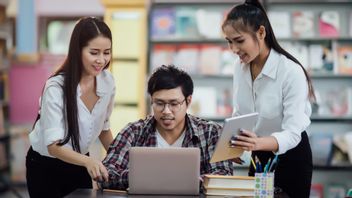 6 Perbedaan Magang dan PKL: Tujuan, Peserta, Durasi, hingga Kontribusinya ke Perusahaan 