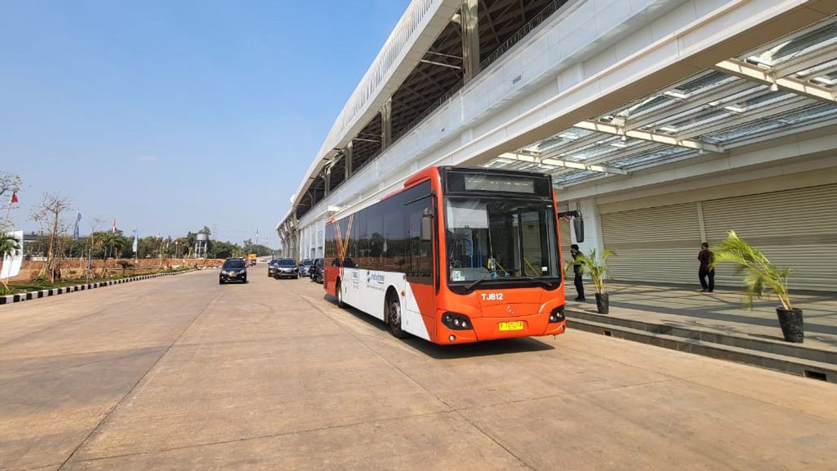 Access To Fast Train Passengers To Halim Station Makes It Easier With Transjakarta