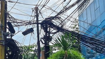 Penertiban Kabel Udara Semrawut di Jakarta Baru Bisa Dilakukan di Jalan Utama 