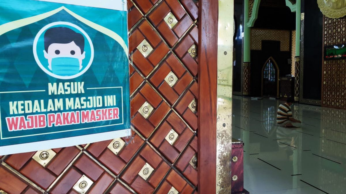 Riau Islands COVID-19 Task Force: Praying In Mosques No Need To Keep Distance During PPKM Level 1