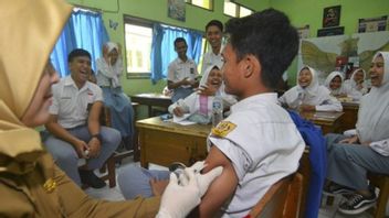 西爪哇卫生局举行免疫接种以克服白喉疫情