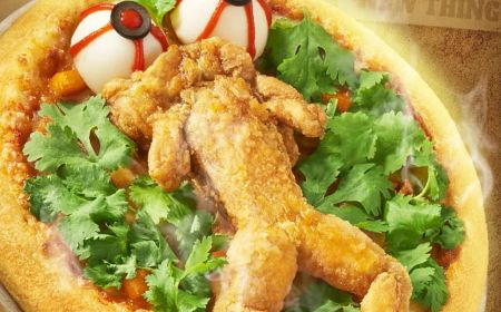 Unik, Pizza Ini Sajikan Topping Katak Goreng Tepung dengan Daun Ketumbar