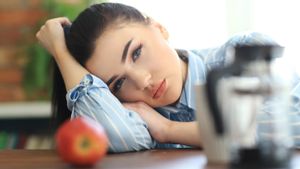 Mengantuk setelah Makan Siang Apakah Bahaya? Ketahui Penyebab dan Cara Mencegahnya