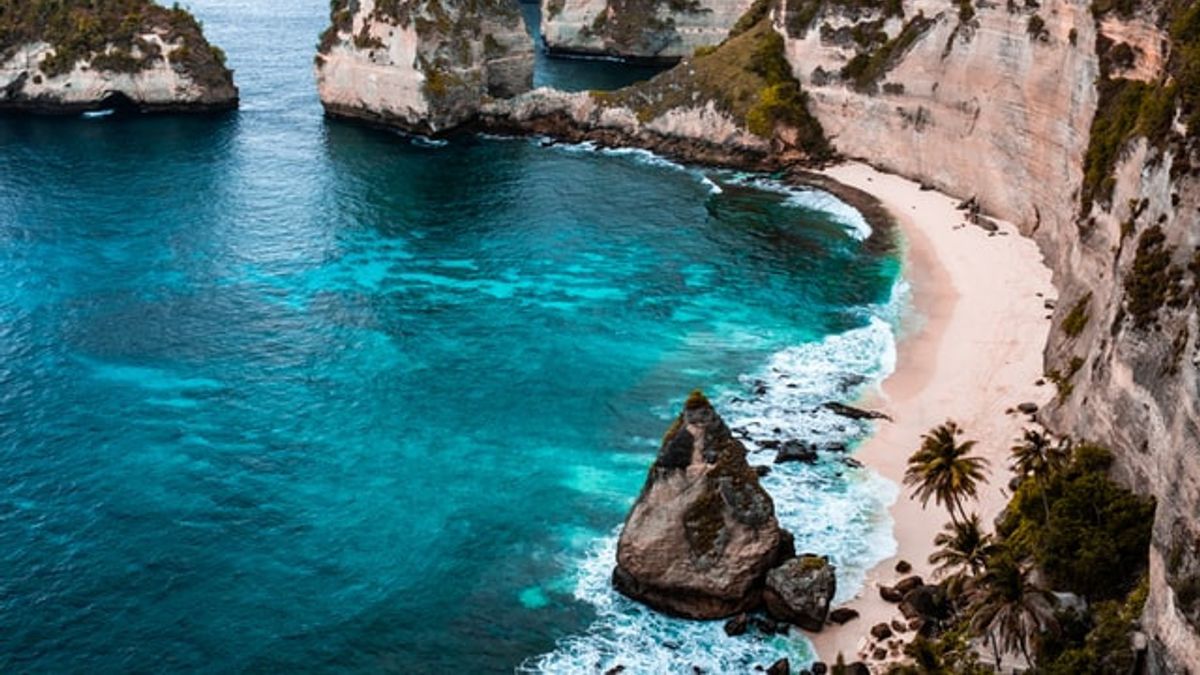 raja ampat adalah salah satu destinasi wisata laut yang terkenal di dunia daerah ini terdapat di