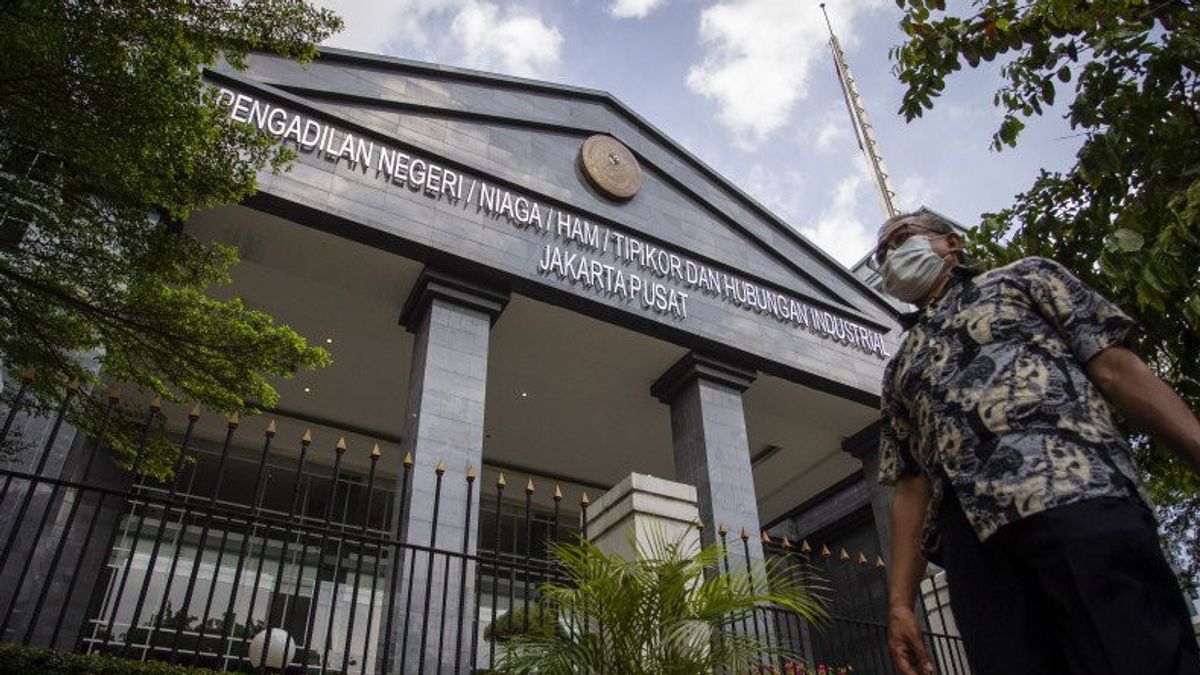在Covid-19社会援助腐败会议上透露，律师霍特玛·西托普尔支付的费用为30亿印尼盾