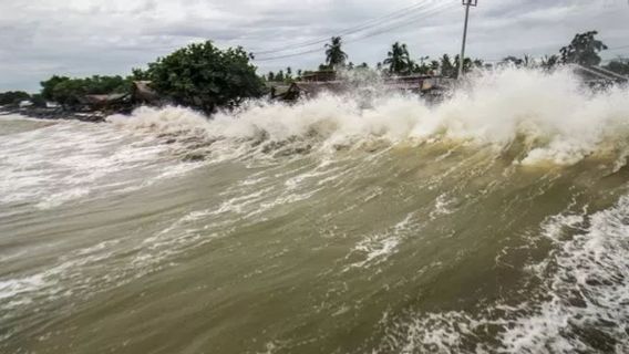 東カリマンタンの漁師のところにいる住民は、重要な波を伴う潮汐に警戒してください