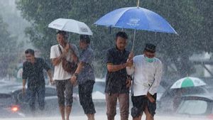 BMKG Forecasts Heavy Rain in Sumatra, Java to Papua Today