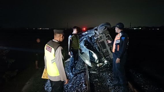 Sigra Hancur Dihantam KA Pandalungan Usai Terobos Perlintasan Manual Grobogan, 3 Tewas