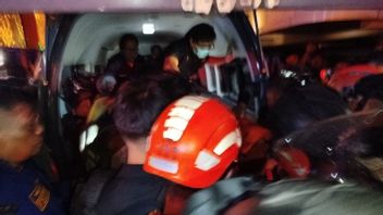 Tim SAR Evakuasi Jasad Korban Kebakaran Megamall Manado