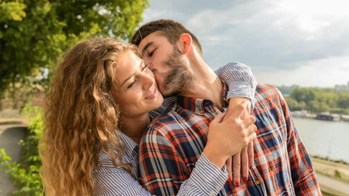調査結果は、より幸せであることが証明された財政をしばしば議論するカップルと呼ばれます
