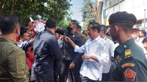 Senangnya Pedagang di Pasar Johar Baru, Terima Rp1,5 Juta Buat Bantuan Modal Langsung dari Jokowi