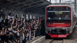 KAI Commuter Bantah Pecat Pegawai yang Viral Gegara Tumbler Hilang di KRL