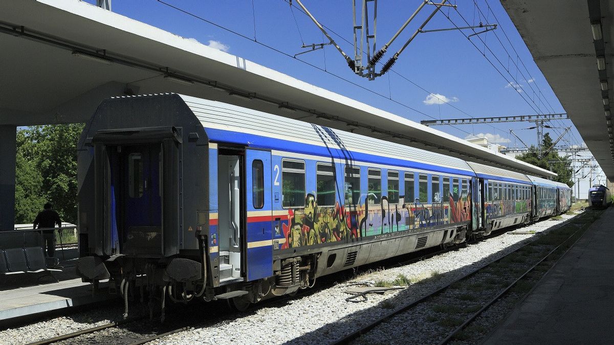 في أعقاب حادث القطار اليوناني: مدير المحطة الذي يعتبر مسؤولا يتلقى أحكاما بالسجن مدى الحياة
