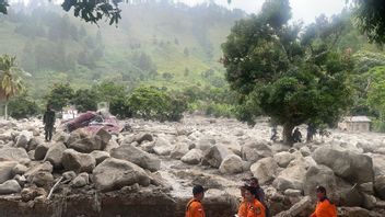 فيضان باندانغ في لابوهانباتو شمال سومطرة ، BNPB سجل 250 أسرة متضررة ، مناطق الجذب السياحي مغلقة