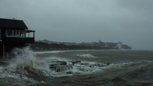 La tempête Milton s’est abattue sur la Floride : Déclenche 19 tornades destructeurs, 1,8 million de foyers perdent de l’électricité