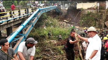 杰姆布拉纳摄政政府专注于清理洪水残骸和受影响居民的后勤供应