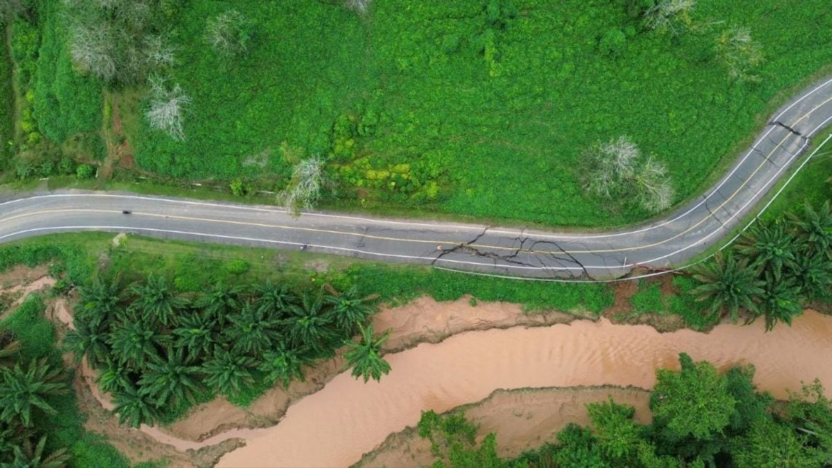 Toutes les routes tolé́riques de l’Est de Sumatra fonctionnent de nouveau normalement après les inondations de fin novembre.