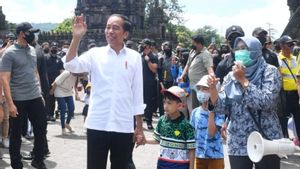 Akhir Pekan Jokowi Bareng Cucu Keliling Candi Prambanan