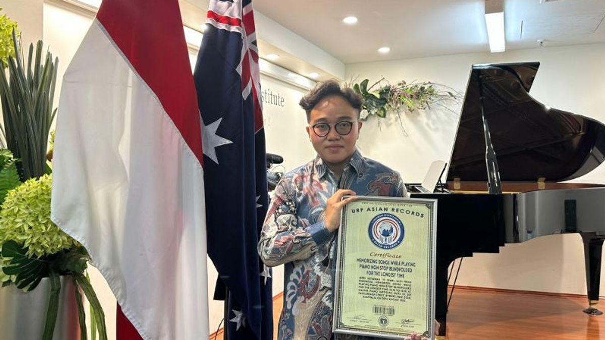 Indonesian Pianist Sets World Record at Master Piano Institute