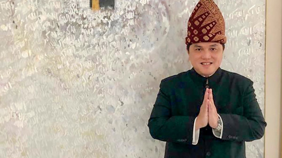 Menteri BUMN Erick Thohir Memakai Baju Adat Palembang saat Upacara HUT RI di Istana Merdeka