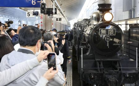 Stasiun Kyushu Operasikan Kereta Lokomotif Uap dari Anime Kimetsu no Yaiba: Mugen Train