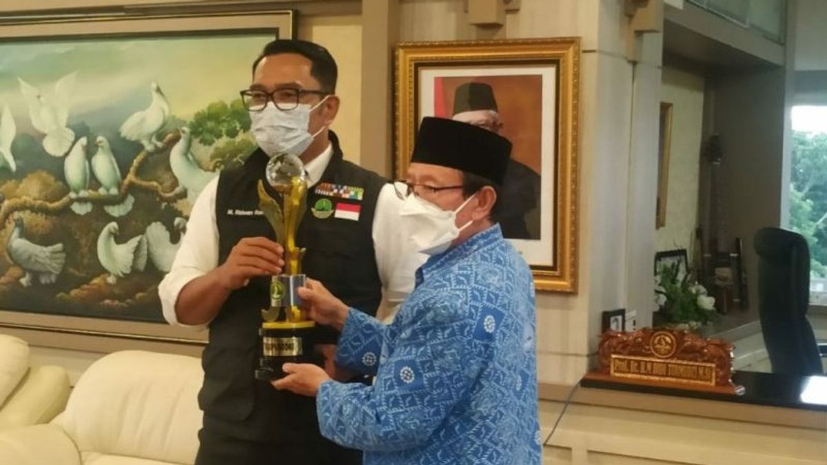 Ridwan Kamil Rencontre Pasundan Paguyuban Pour Discuter De La Question De La Procrastination