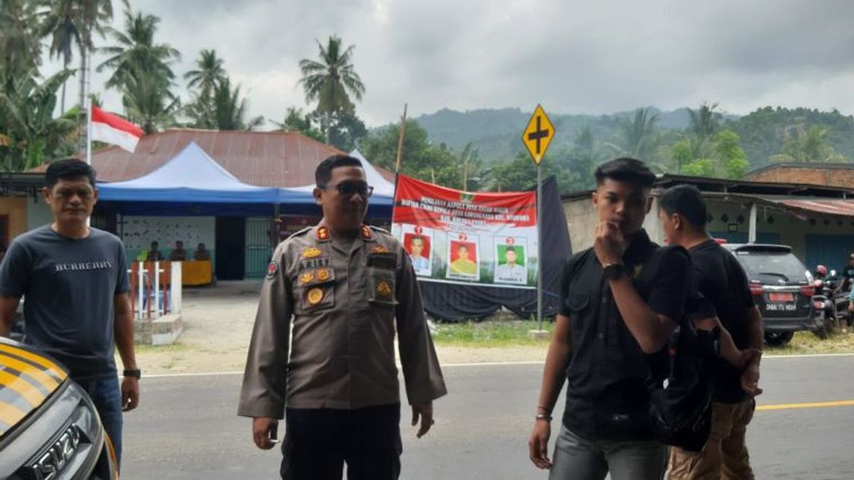 Police Persecuting Teenagers At North Kolaka Bahari Beach Because They Were Reprimanded Together With Their Boyfriends Being Examined By The Resort Police