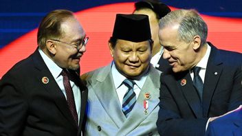 普拉博沃总统出席在吉隆坡举行的第47届东盟峰会