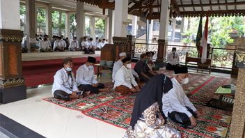 Tebuireng Islamic Boarding School Officially Opens Gus Dur's Tomb Area After Being Closed Due To The COVID-19 Pandemic