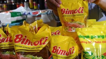 In Mataram There Is A Cheap Market: The Price Of Bimoli Cooking Oil Owned By Conglomerate Anthony Salim And Fortune's Martua Sitorus IDR 24,000 Per Liter