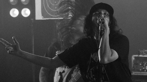  La Police Trouve Un Grain De Ritalin De Deadsquad Vocalist’s Hand