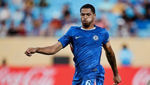 Levi Colwill Jalani Operasi setelah Cedera ACL Saat Latihan