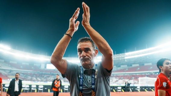 non seulement Kluivert, mais PSSI a également mis fin à la coopération avec Vanenburg et van Kpraving