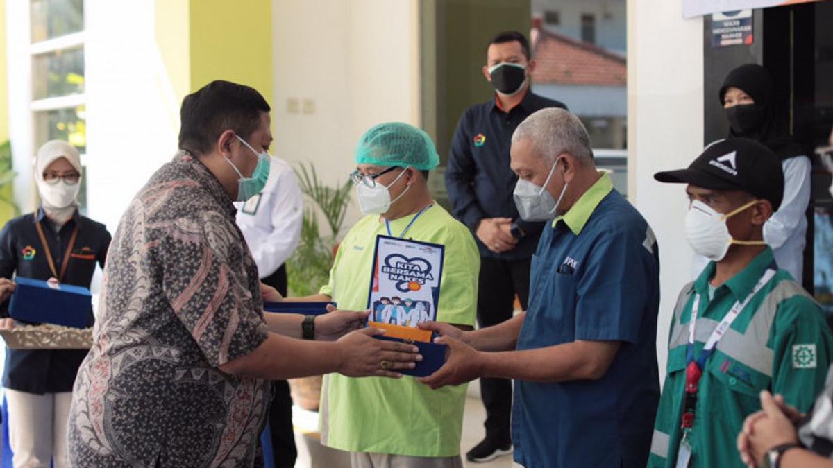 好消息是，Kimia Farma 为东爪哇的 Nakes 提交了 5，500 个补充和维生素援助包