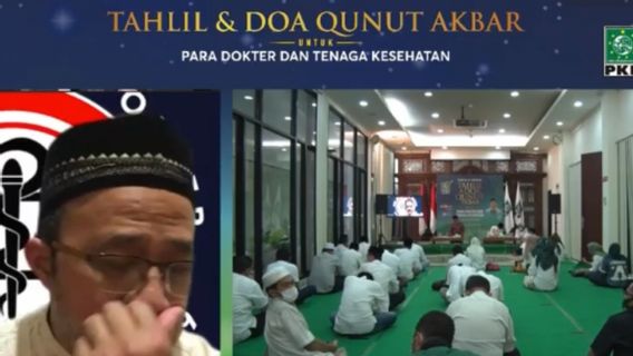 Air Mata Ketua IDI 'Pecah' Saat Acara Tahlil untuk Dokter yang Meninggal karena COVID-19