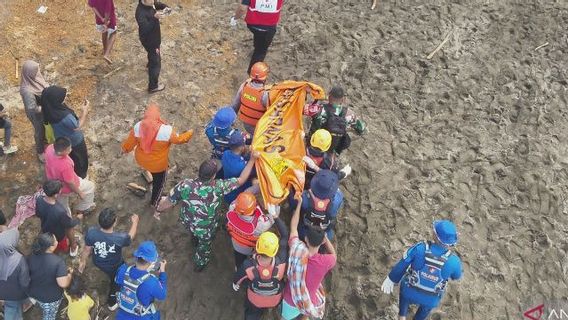 Bocah 8 Tahun Ditemukan Tewas Akibat Terseret Ombak Pantai Ujung Batu Padang