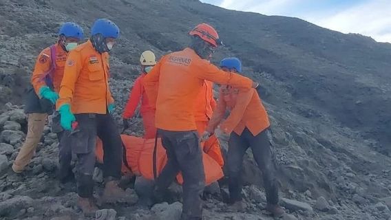 L'équipe SAR trouve 16 morts après l'éruption du mont Marapi