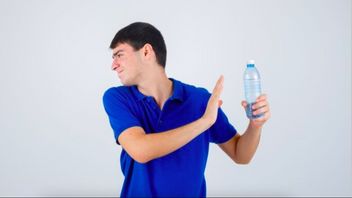 : boire moins d'eau peut augmenter le risque de stress, explique-t-il