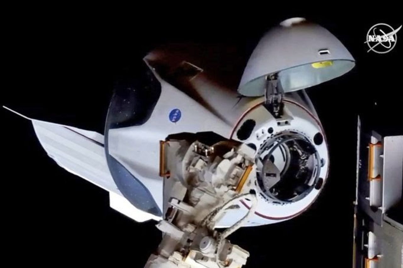 ISSに到着したばかりの宇宙飛行士がクルードラゴンに乗った経験を明らかにする