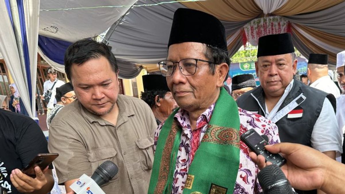 Mahfud MD Harap Salam 3 Jari Ma'ruf Amin サポートの形で