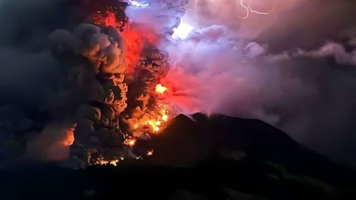 默拉皮火山发射热云20倍,敦促市民保持警惕